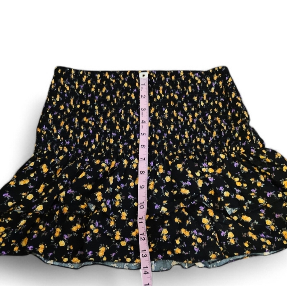 F21 - MD Black Floral Print Flare Mini Skirt - Picture 4 of 7